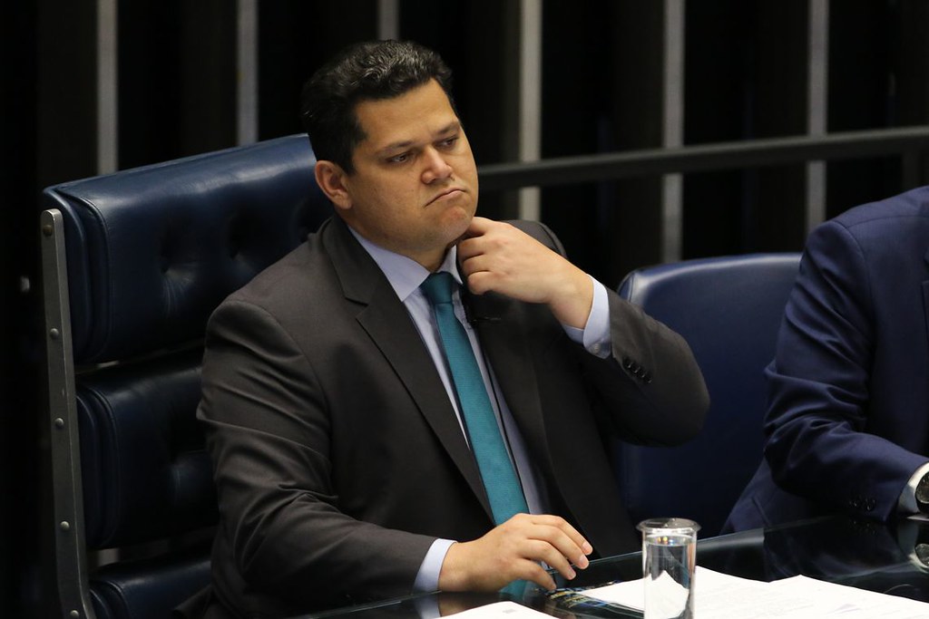 Alcolumbre reage a pedidos de impeachment de Moraes e resgata caso do filme de Bolsonaro