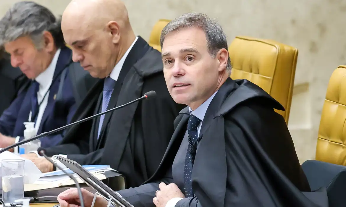 Mendonça usa argumentos de Moraes para fundamentar afastamento de diretores da PF