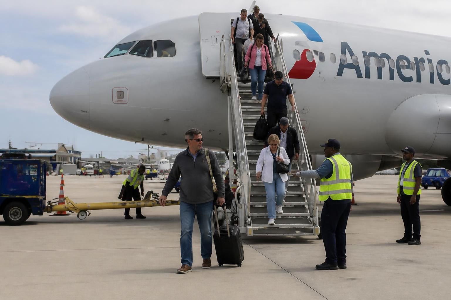 EUA intensificam deportações e geram impasse diplomático na América Latina