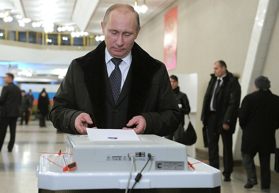 Rússia Unida vence eleições legislativas e caminha para maioria constitucional