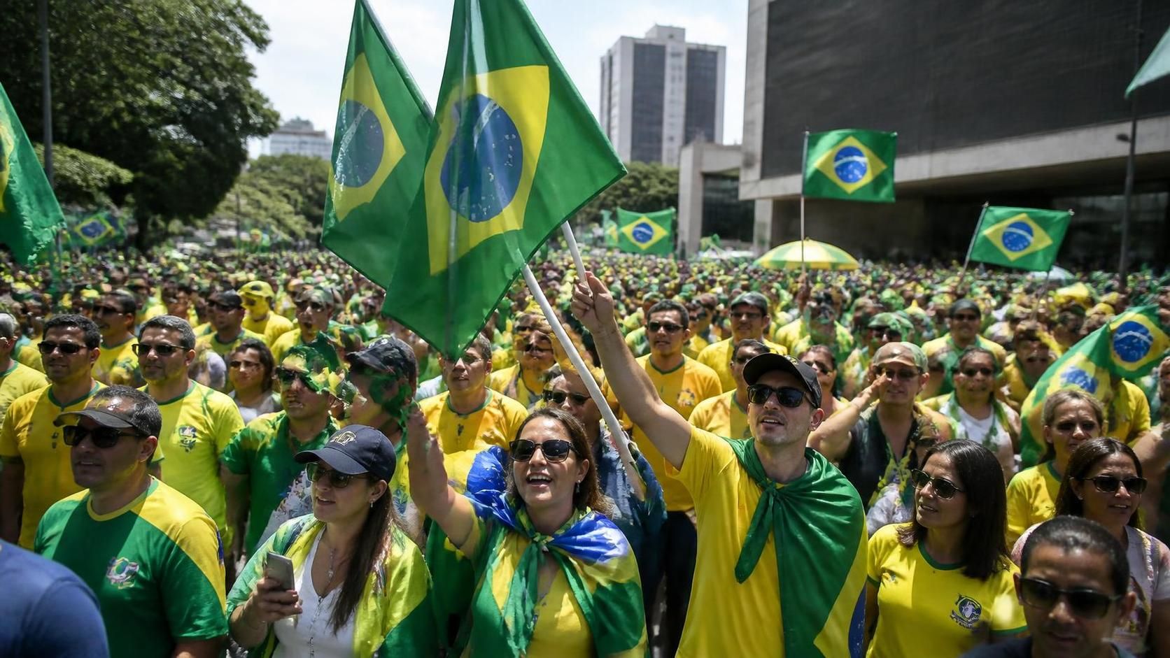 Mídia estrangeira entra em choque ao descobrir brasileiros que rejeitam Lula