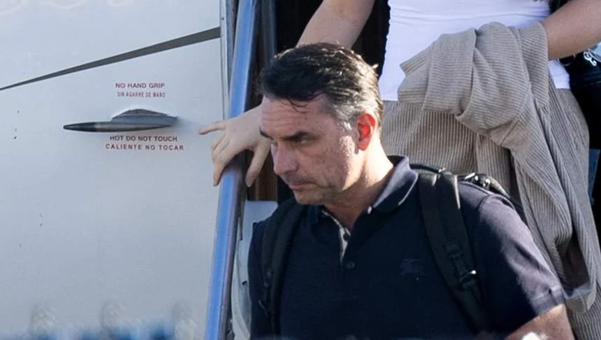 Trump rejeita rótulo de 'líder do Brasil' para Flávio Bolsonaro, apesar de apoio logístico nos EUA